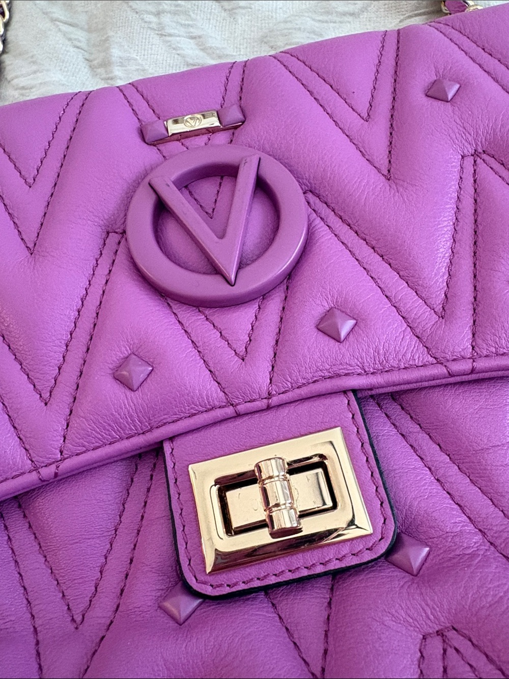 Valentino Fuchsia Quilted Shoulder Bag with Gold Chain Strap - Picture 2 of 6